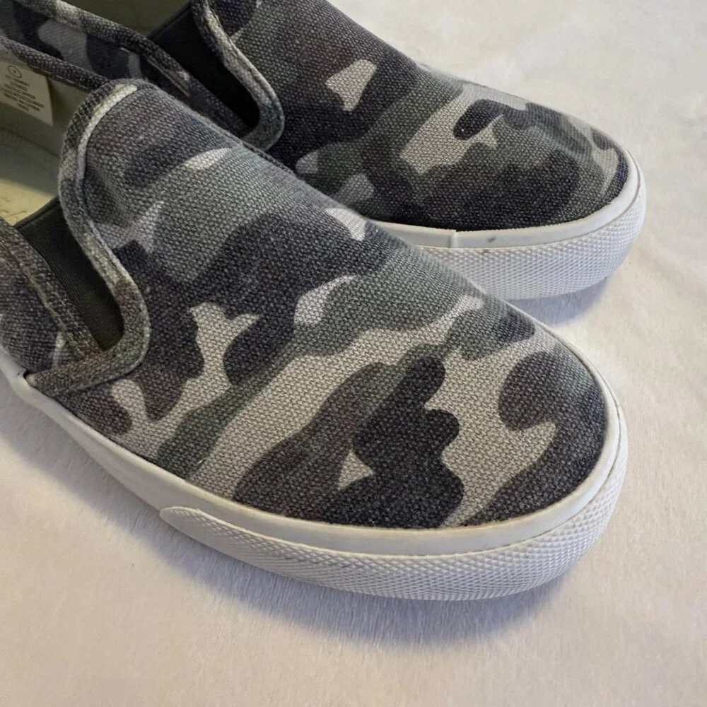 SIZE 7 Tommy Bahama Green Camo Slip On Sneakers - Picture 3 of 10
